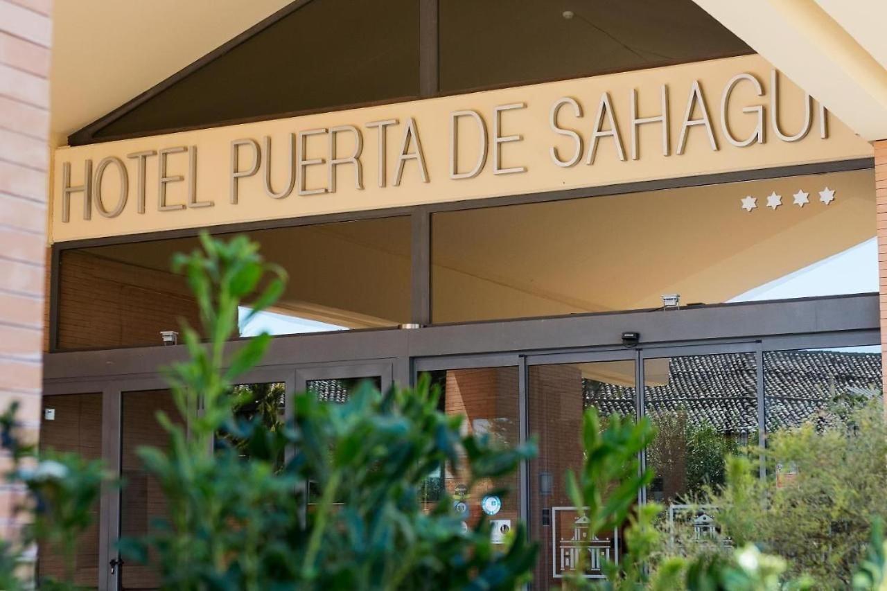 Hotel Puerta De Sahagún 外观 照片